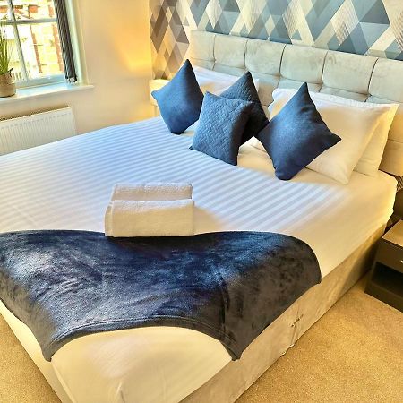 بورنماوث A Stylish Retreat - Super King Bed - Heart Of Town Centre - 5 Mins Stroll To Beach المظهر الخارجي الصورة