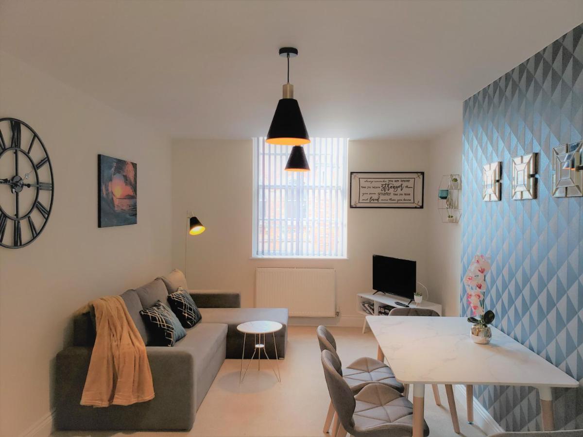 بورنماوث A Stylish Retreat - Super King Bed - Heart Of Town Centre - 5 Mins Stroll To Beach المظهر الخارجي الصورة