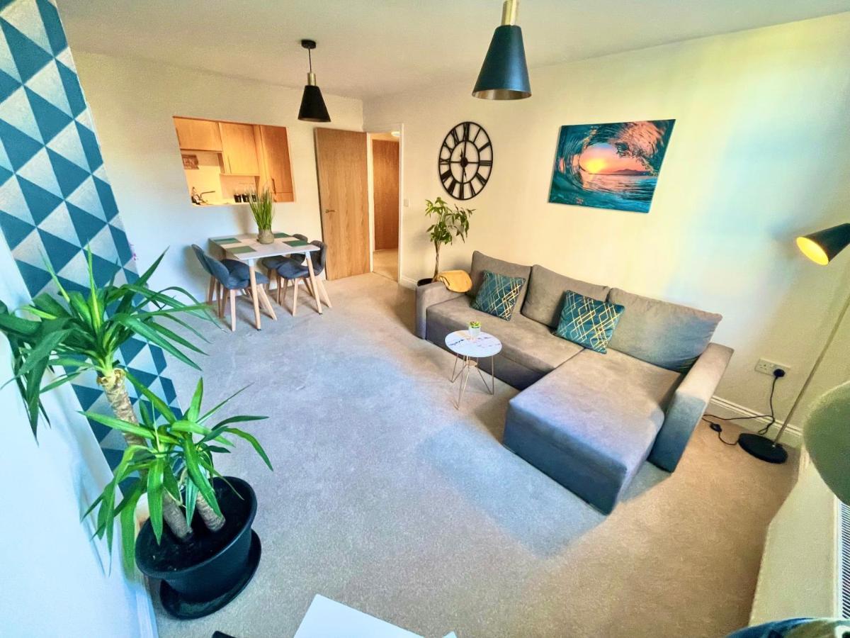 بورنماوث A Stylish Retreat - Super King Bed - Heart Of Town Centre - 5 Mins Stroll To Beach المظهر الخارجي الصورة