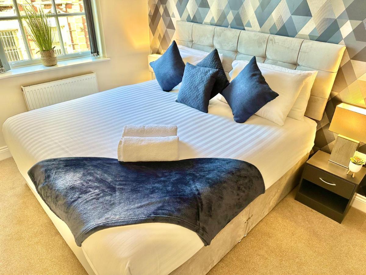 بورنماوث A Stylish Retreat - Super King Bed - Heart Of Town Centre - 5 Mins Stroll To Beach المظهر الخارجي الصورة