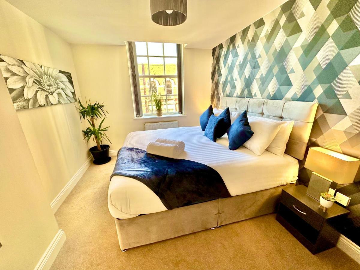 بورنماوث A Stylish Retreat - Super King Bed - Heart Of Town Centre - 5 Mins Stroll To Beach المظهر الخارجي الصورة